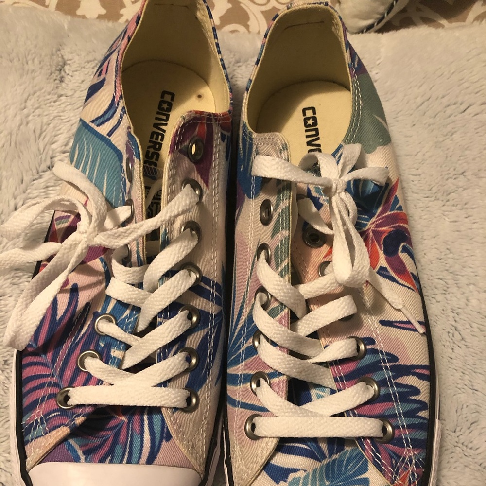 Women converse shoes